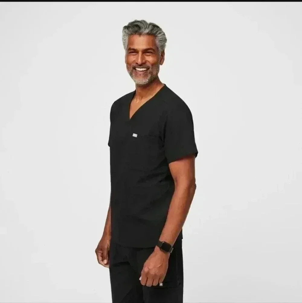 Figs men's black scrub set (large top/medium bottoms)